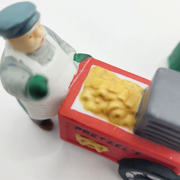 Heritage Village Collection City People Set Of 5 Handpainted Porcelain Figurines - Picture 5 of 9